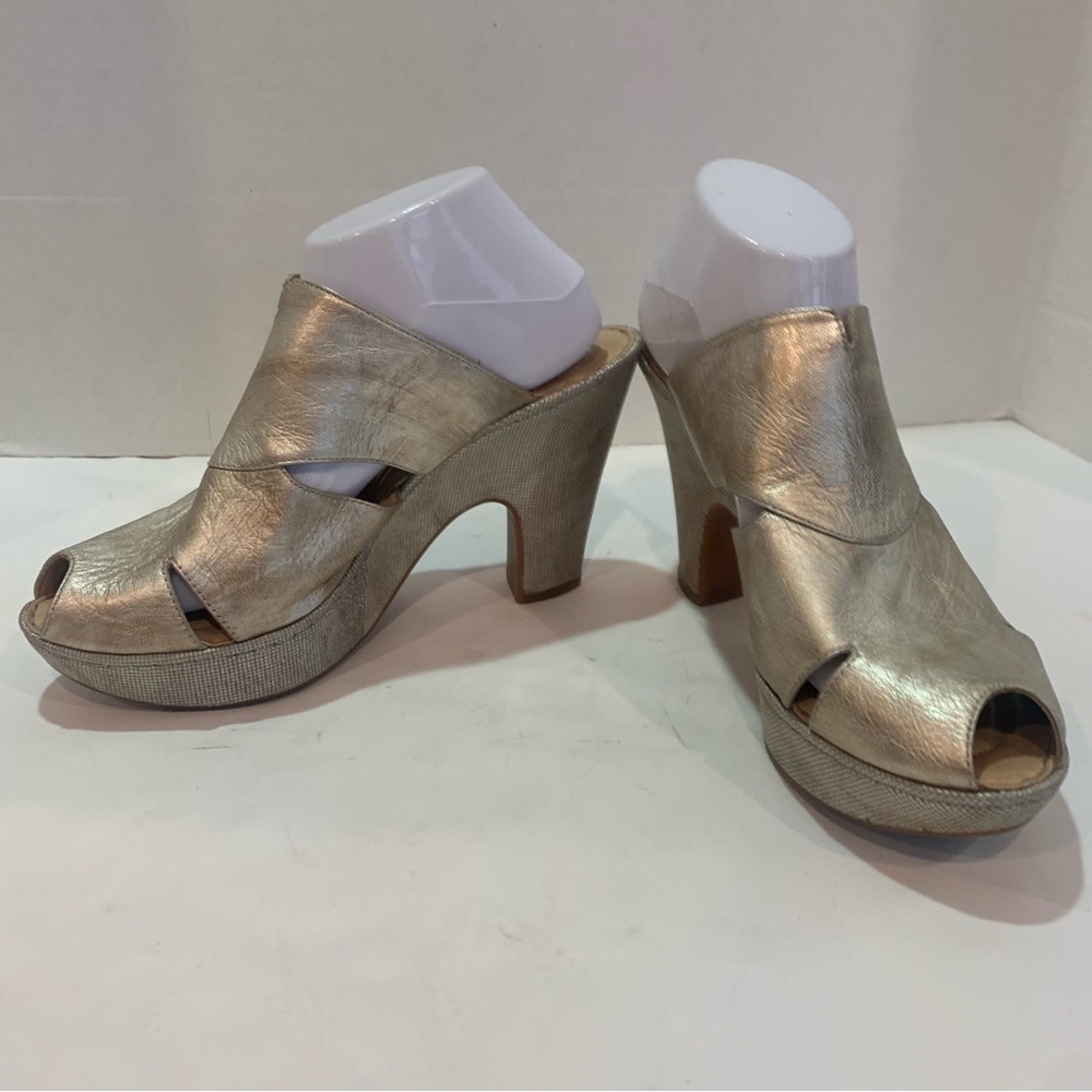 BORN CROWN light gold champagne slight open toe platform mule soft leather 11